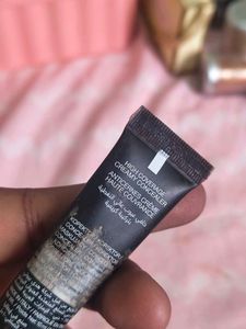 Huda Beauty Concealer