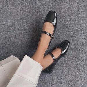 Chic Black Patent Mary Jane Flats