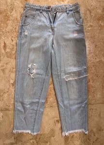 Light Wash Ripped Cropped Jeans