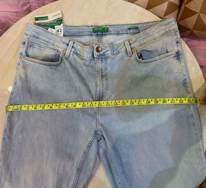Light Wash Straight Leg Jeans