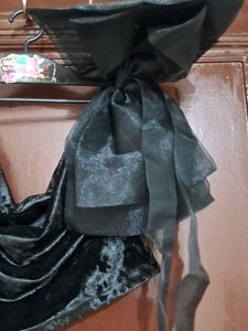 Black Velvet Cute bow sleeves 💫