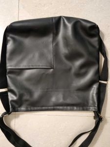 2-in-1 Convertible Laptop Bag