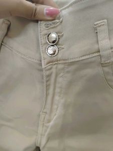 Chic Beige High-Waist Jeans