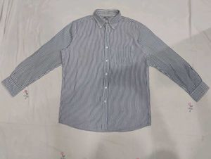UNIQLO Men's Striped Button-Down Shirt