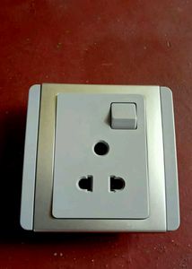 6A 3pin Universal Switched Socket With Shutter.