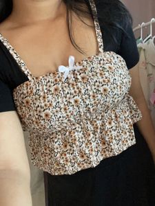 Sale🌸Floral Print Crop Top🌼