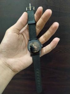Sleek Black Mesh Band Quartz Watch