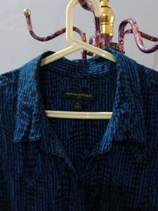 Elegant Blue Sleeveless Collared Top