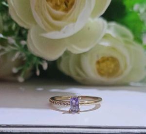 Elegant pink stone ring