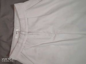 ✨ Elegant White Straight-Fit Pants ✨