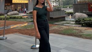 Chic Off-Shoulder Dark Green Top