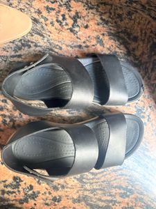 Comfortable Black Strap Sandals