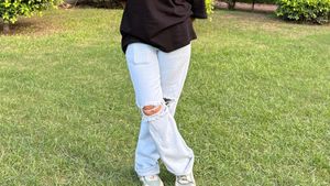 Light Wash Ripped Jeans ✨