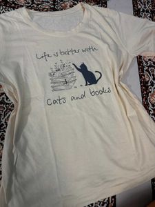 Cute Cat & Books Graphic Tee