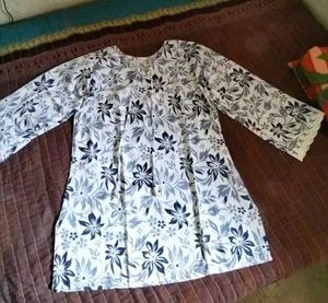 Floral Print Kurta with Lace Sleeves