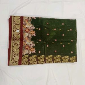 Elegant Green Saree with Intricate Borders