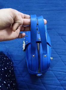 Vibrant Blue Handbag with Embellished Clasp