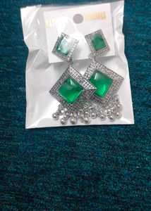 Beautiful Emerald Dangle Earring