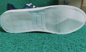 Men's Casual Shoes. Like New. Good Condition