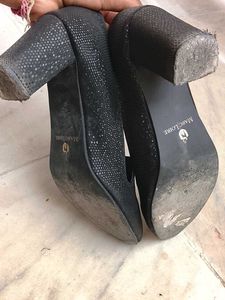 Stylish Black Textured Heels