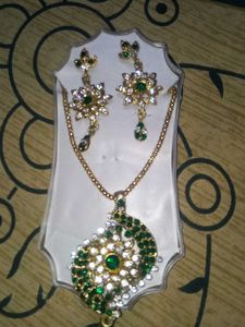 Exquisite Green & White Stone Necklace Set