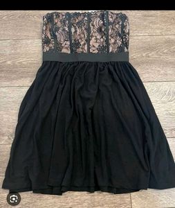 Elegant Black Lace Strapless Dress