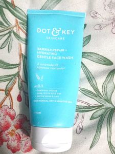 Dot & Key Barrier Repair Gentle Face Wash