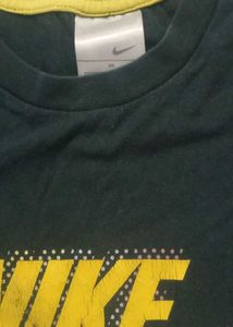 Vintage Nike bottle green tshirt