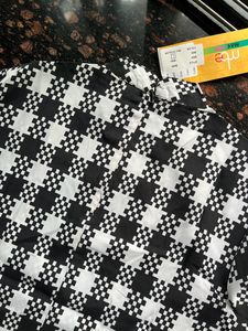 Black-white high low top