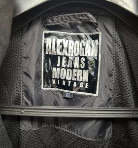 AlexRogan vintage-inspired jacket! 🌟