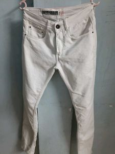 Stylish Off-White Denim Jeans for Men