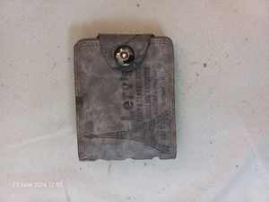 Stylish Lerv's Wallet - Classic Design