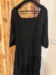 Chic Black Tiered Midi Dress
