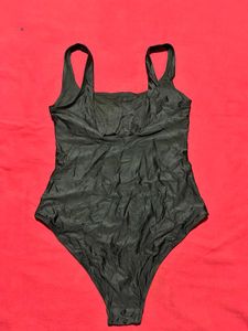 H&amp;M Black One-Piece Swimsuit – Slim Fit – EUR 38