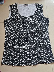 Cherokee- Stylish Sleeveless Black & White Top