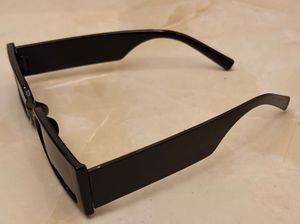 Chic Rectangular Black Sunglasses