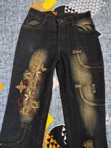 Embroidered bootcut Jeans with free 🎁