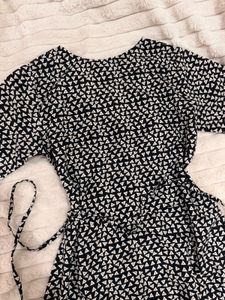 Chic Black &amp; White Patterned Midi Dress