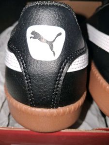 Puma Unisex Black &amp; White Sneakers