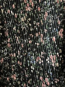Floral Black Pleated Top 🌸🖤