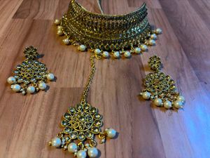Stunning Pearl &amp; Crystal Jewellery Set p-1000