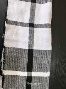🖤🤍 Classic Checkered Winter Scarf 🤍🖤