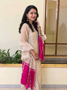 Elegant Beige Kurta Set with Pink Dupatta