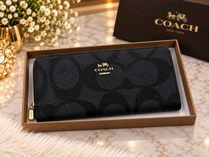 Coach Zip Around Wallet - Monogram
