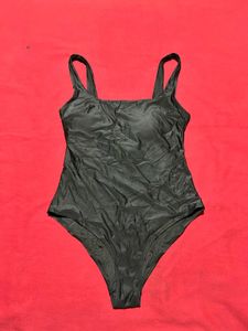 H&amp;M Black One-Piece Swimsuit – Slim Fit – EUR 38
