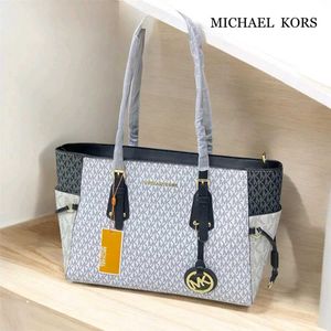 Michael Kors voyager tote bag