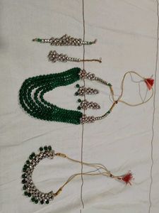 Elegant Kundan Necklace with Green Beads