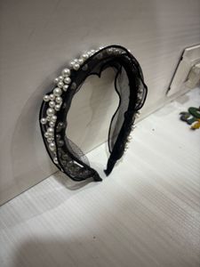 Elegant Pearl Embellished Headband