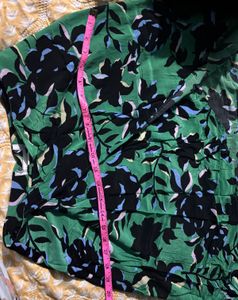 ☘️Green Floral Asymmetrical Skirt