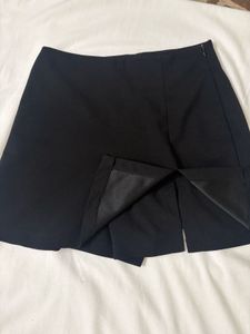 Chic Black Skirt - Versatile & Stylish